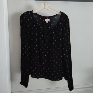 Cape Juby Soft gauze-like lt.wt. top. White diamond print. Flowy fit. EUC